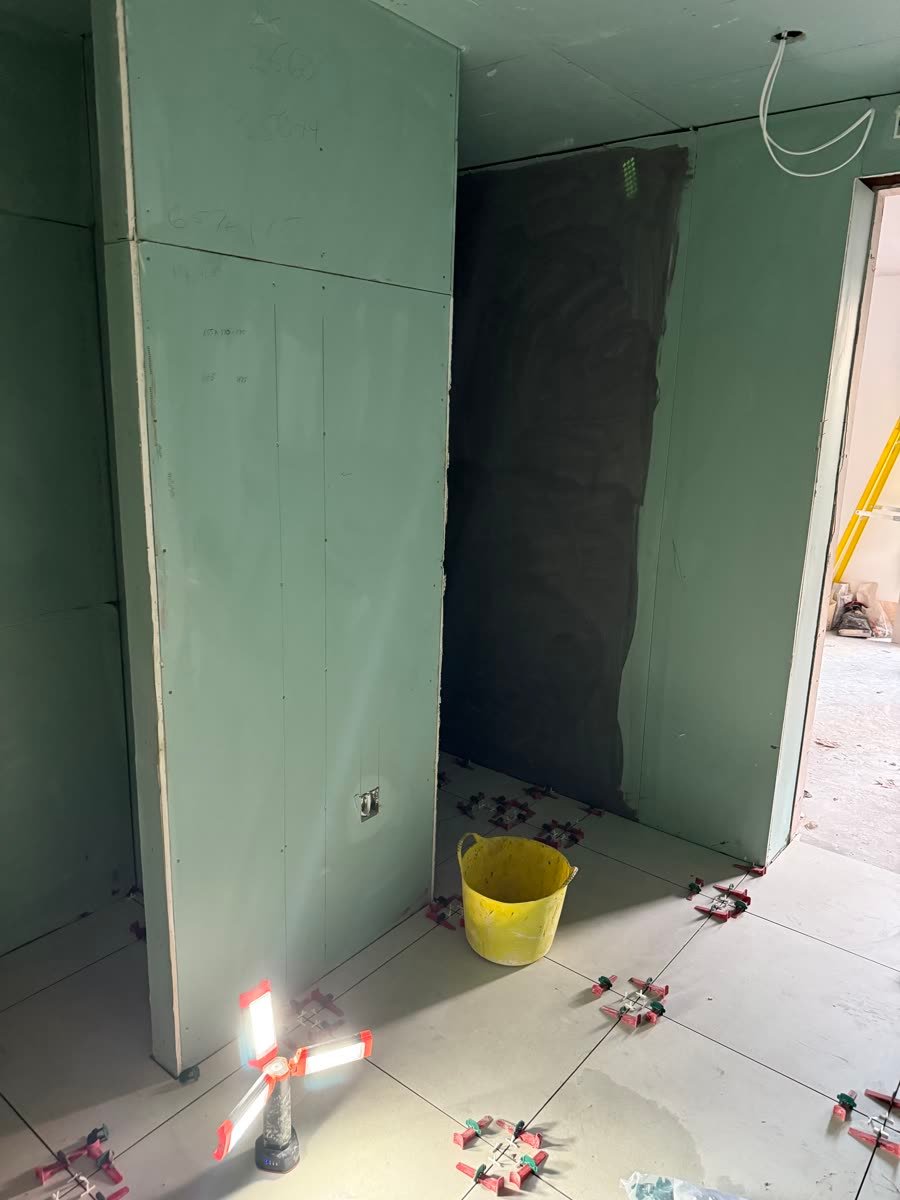 Shower recess before tiling, tanking membrane applied